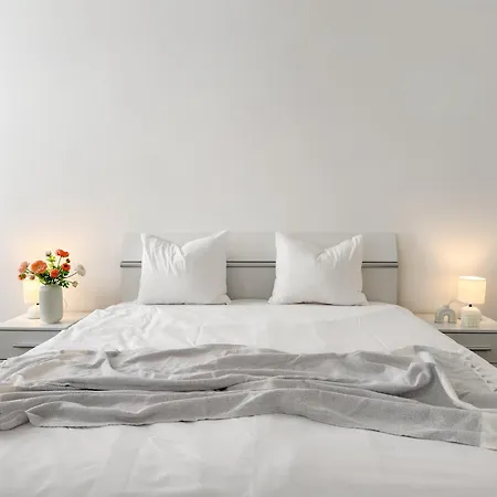 Real Living By Refa - New Town 411 * براغ