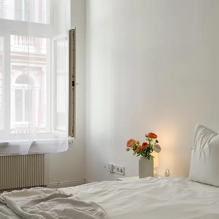 Real Living By Refa - New Town 411 * براغ